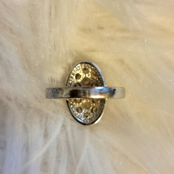 Ring - Picture 4 of 9